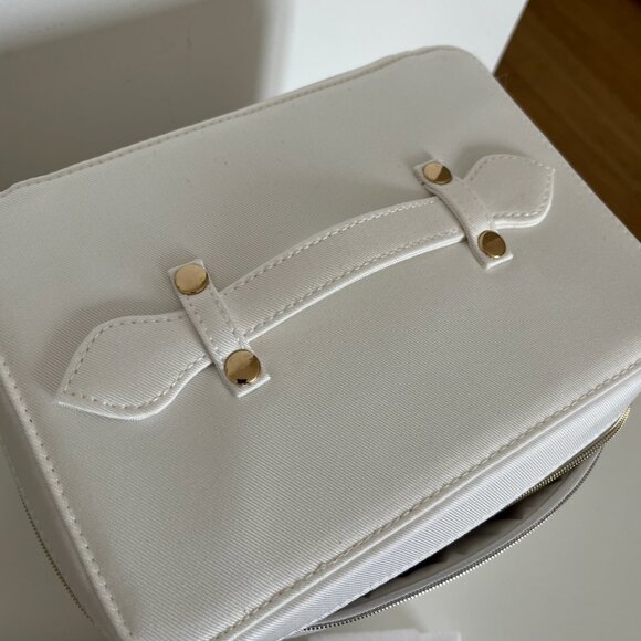 Dior Beauty White Vanity Case+ Spa Headband, Towel and Scrunchie Limited Edition - Picture 8 of 12